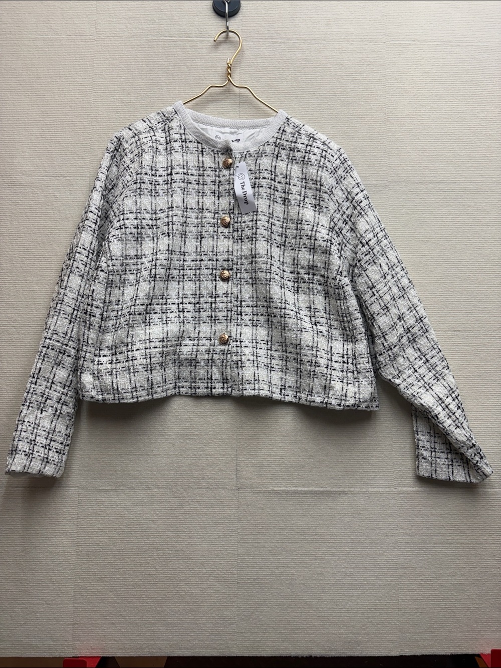 New The Drop 3X Cropped Tweed Button-Front Jacket in white and Black